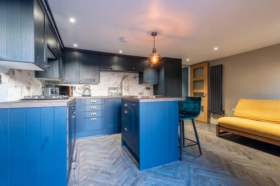 Kitchen or kitchenette, Dining area, dishwasher