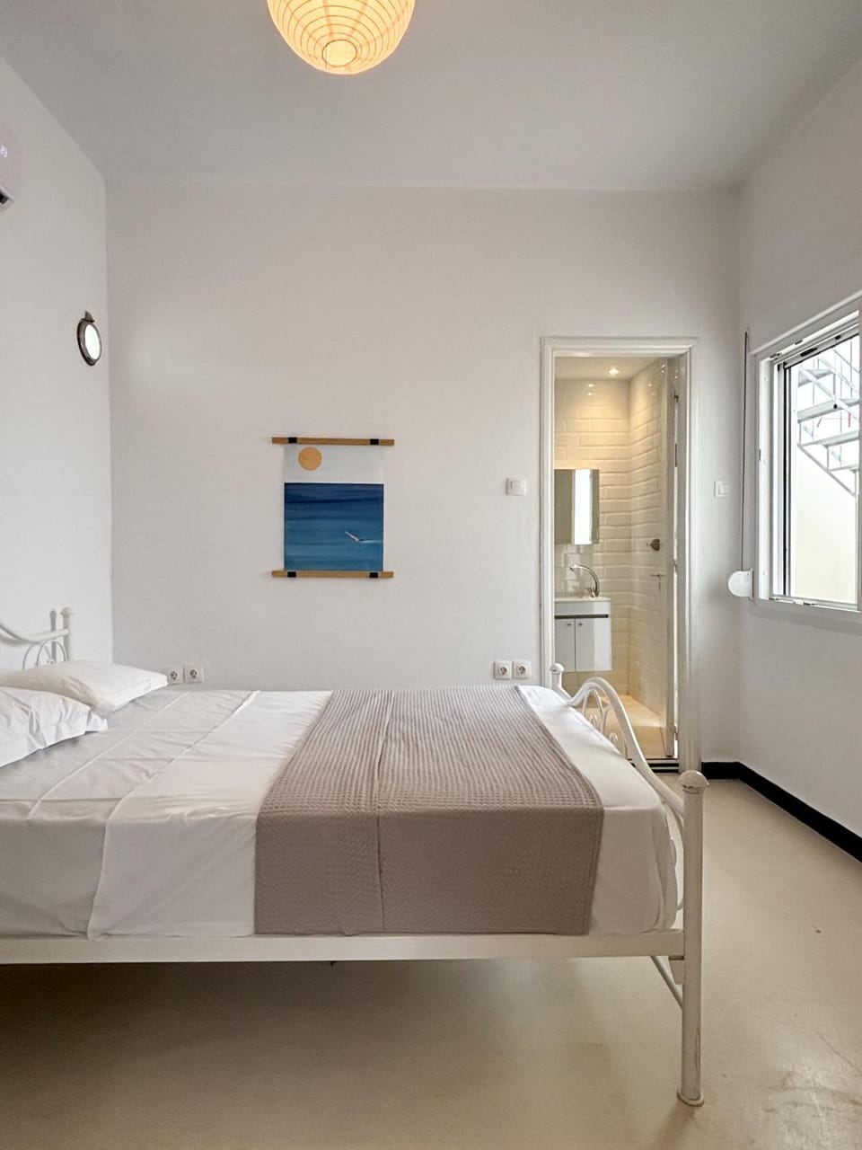 Shower, Bed, Bedroom