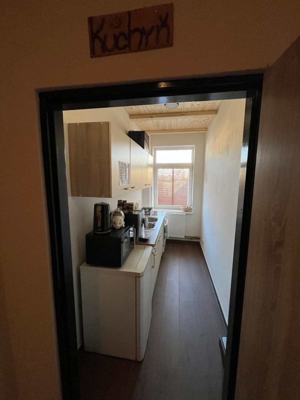 Coffee/tea facilities, Kitchen or kitchenette, oven, stove