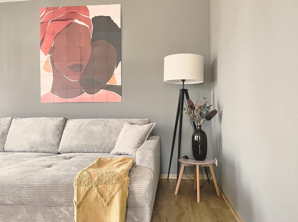Living room, Decorative detail, Seating area