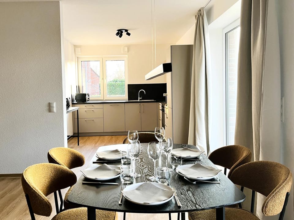 Kitchen or kitchenette, Living room, Seating area, Dining area