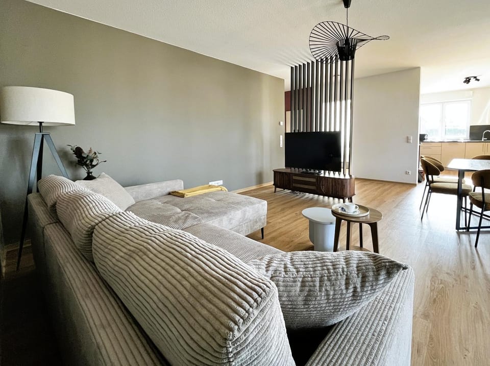 TV and multimedia, Living room, Photo of the whole room, Seating area, Evening entertainment, Entertainment