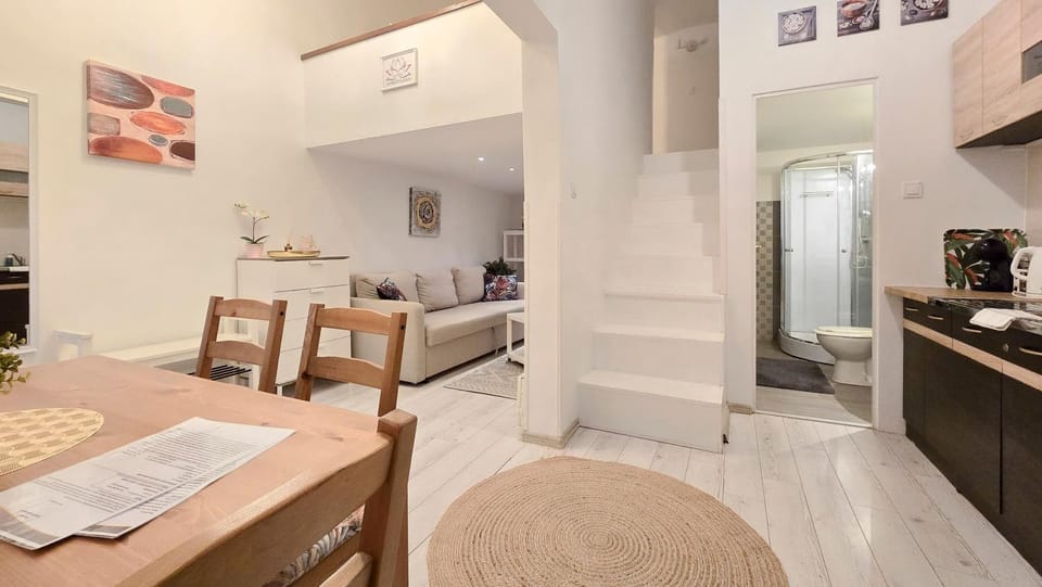 Kitchen or kitchenette, Living room, Dining area