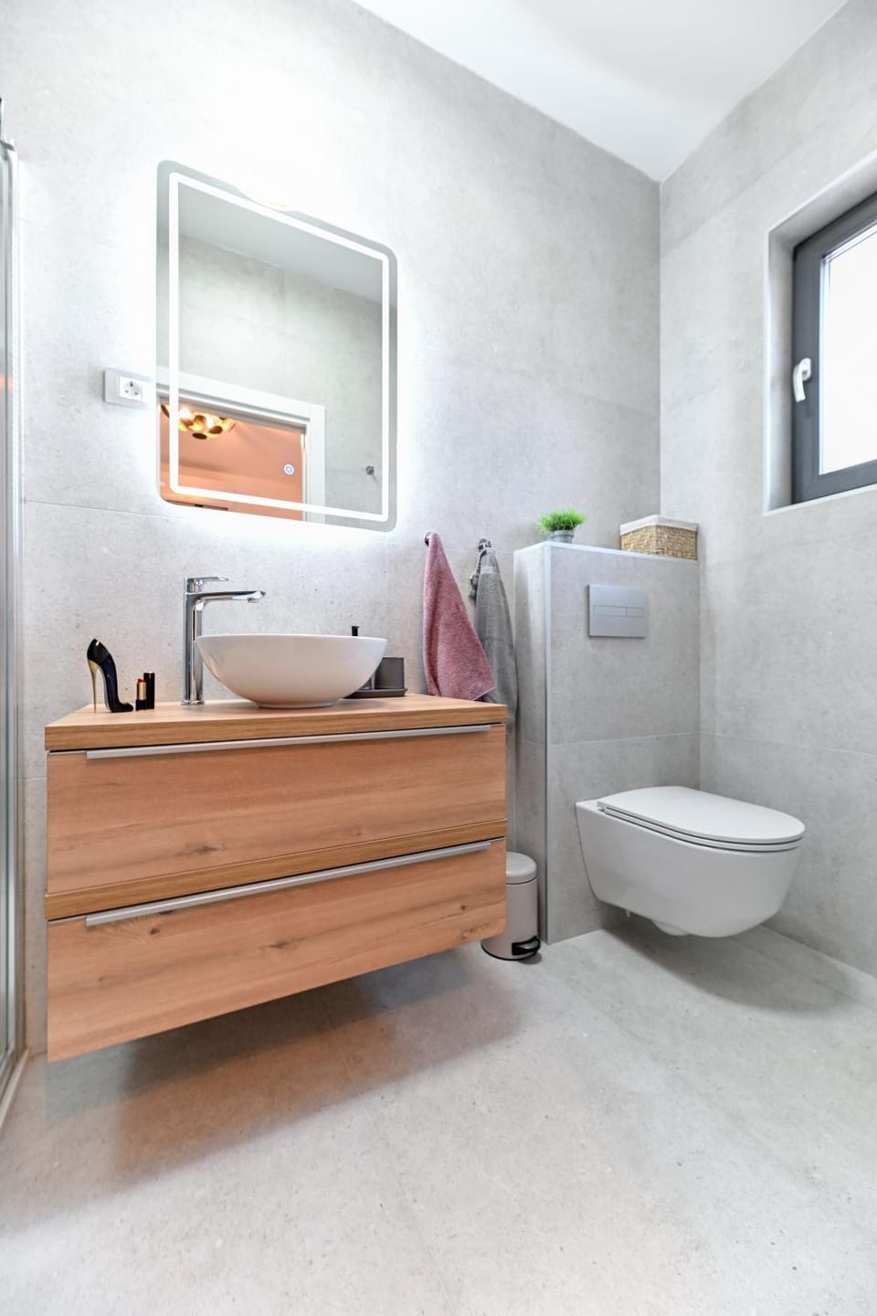 Toilet, Bathroom, towels