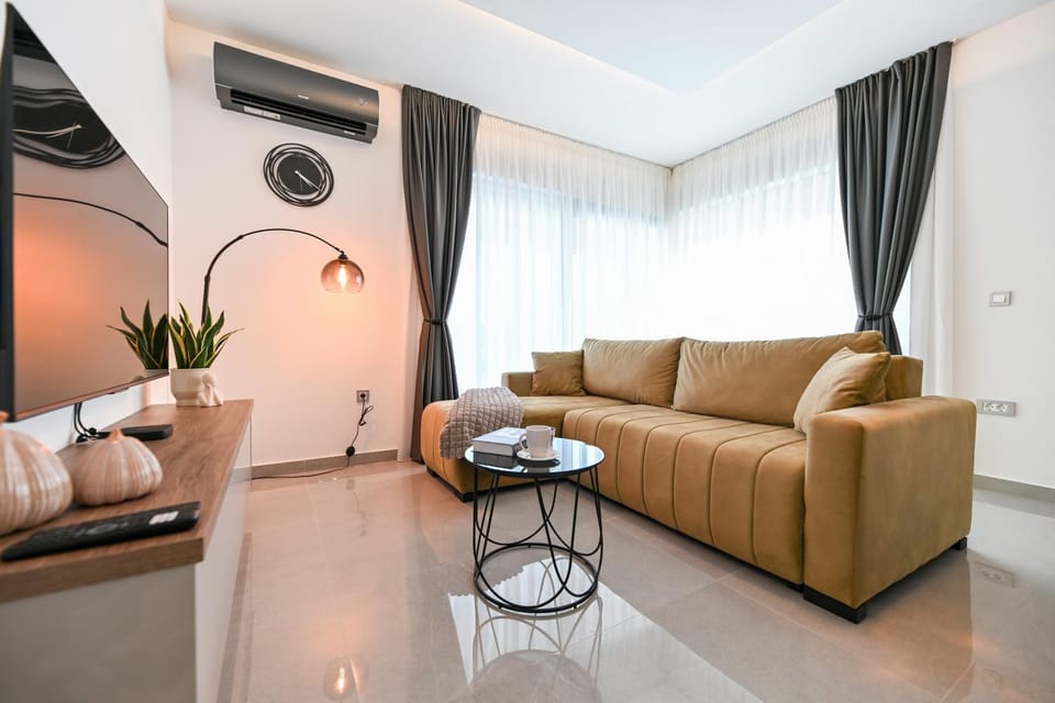 TV and multimedia, Living room, Seating area, air conditioner
