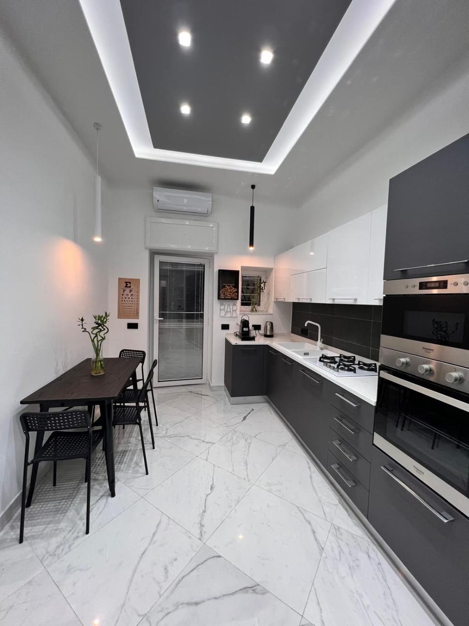 Kitchen or kitchenette, Dining area, dishwasher, minibar, oven, pet friendly, stove