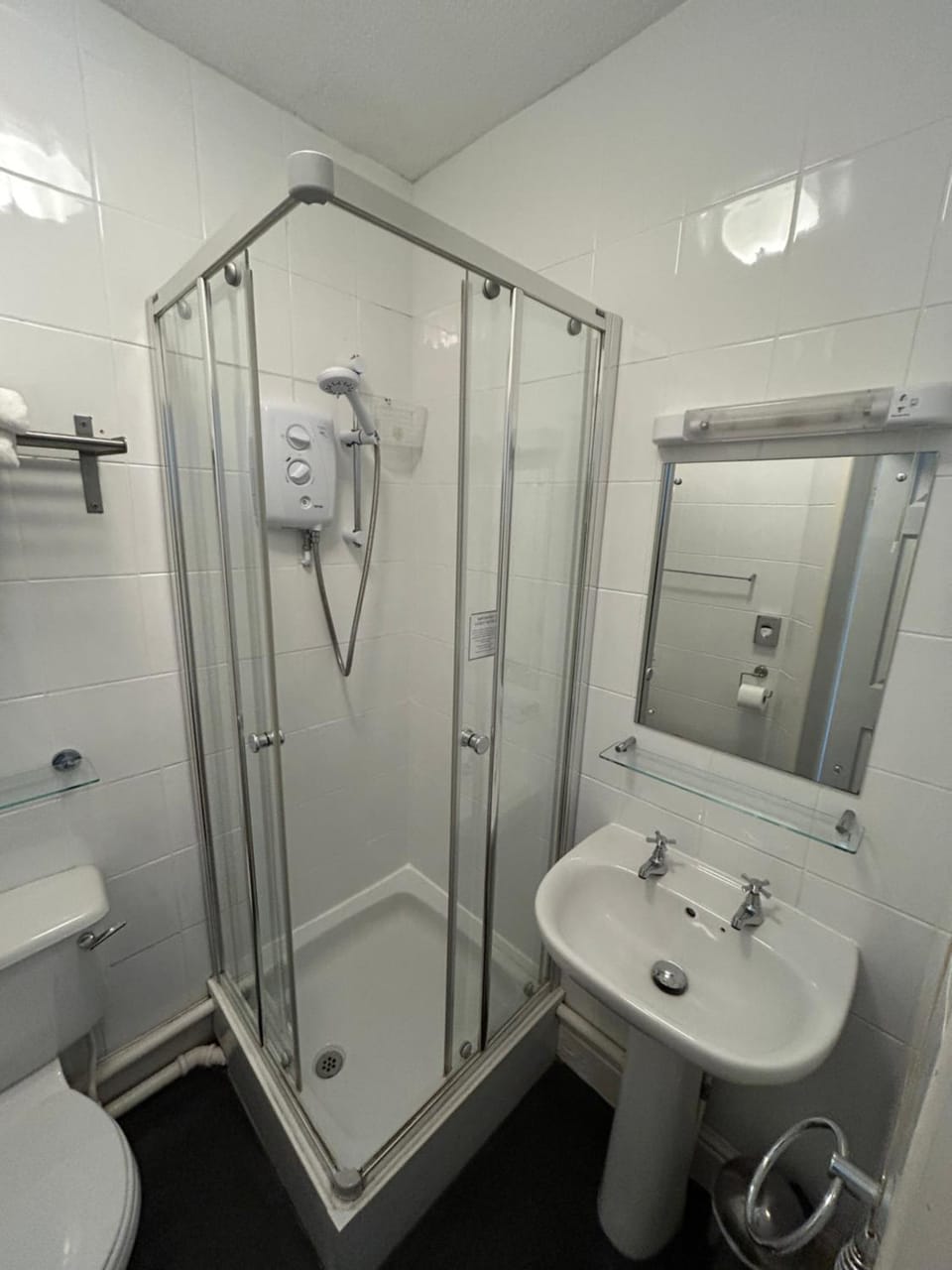Shower, Toilet