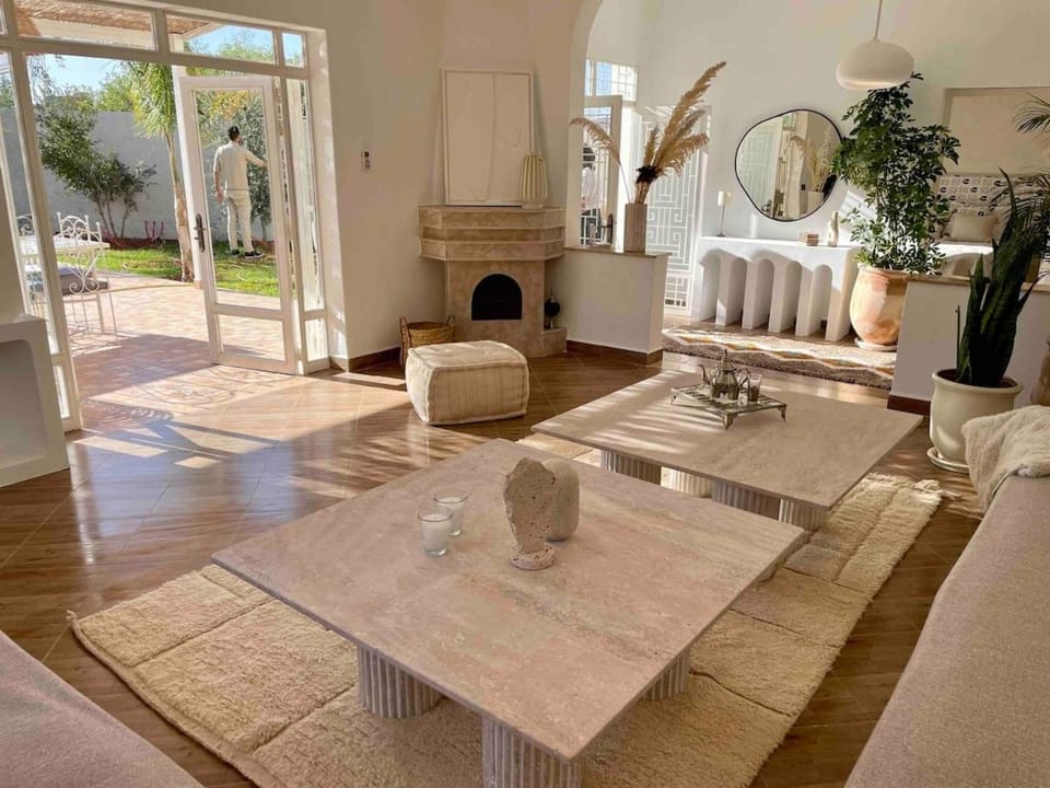Patio, Living room, Seating area, Dining area