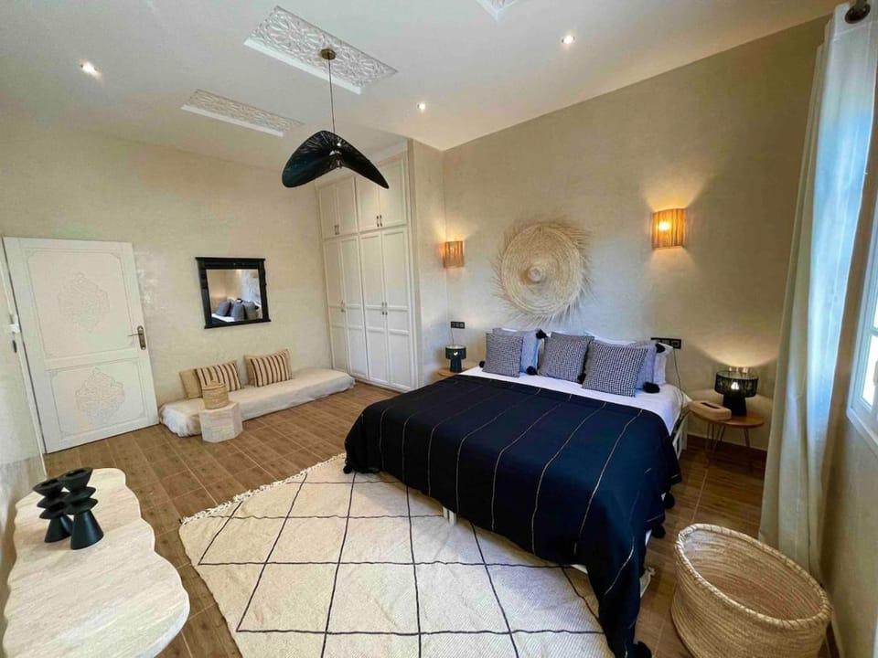 Bed, Photo of the whole room, Bedroom