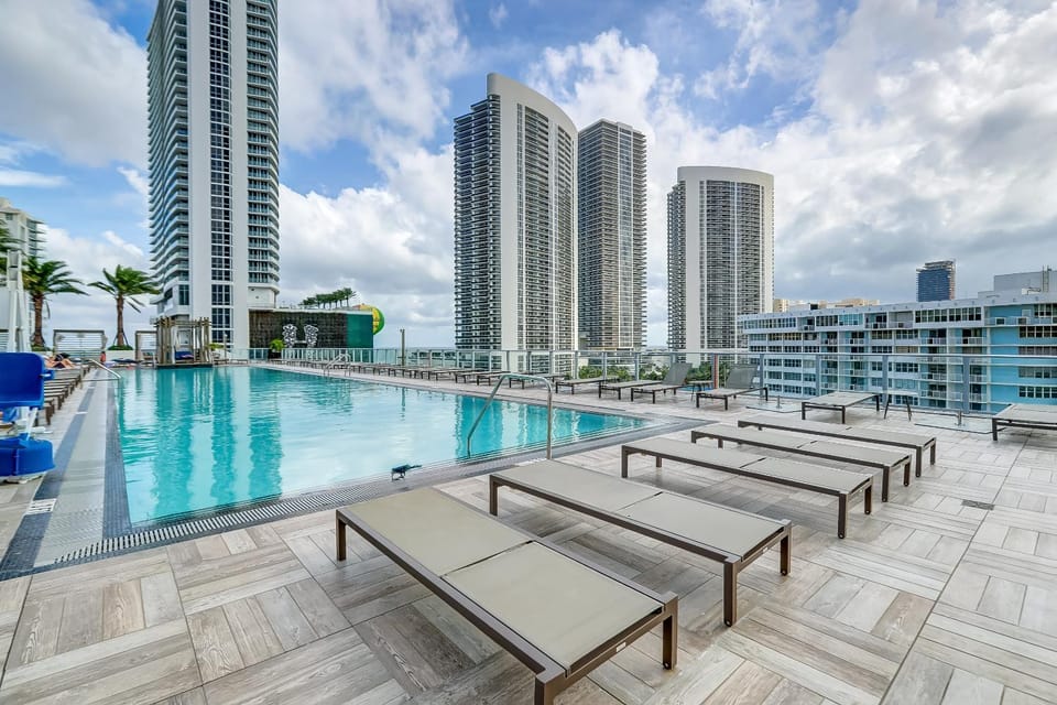 Property building, Pool view, Swimming pool