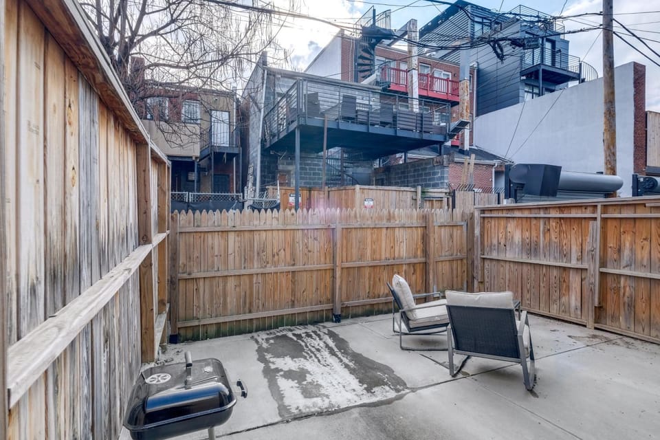 Centrally Located DC Row House Near Restaurants! House in District of Columbia