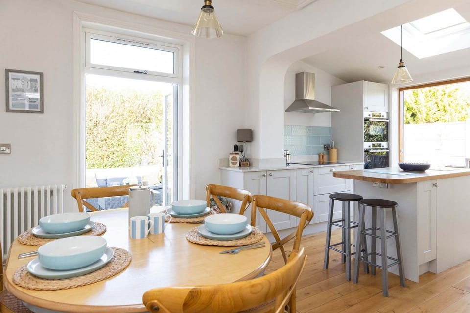 Charming Seaside Cottage - 5-Min Walk to Beach House in West Wittering