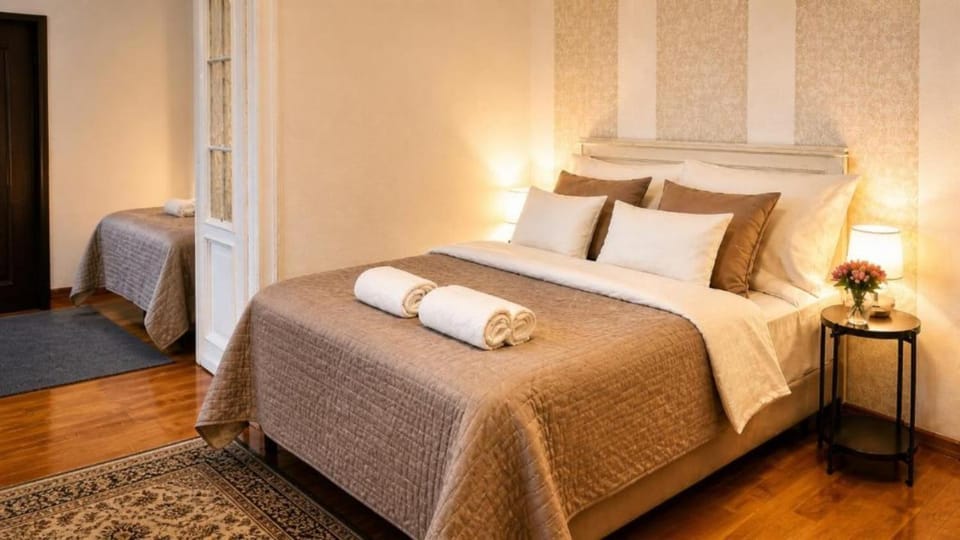 Bed, Bedroom, towels, air conditioner