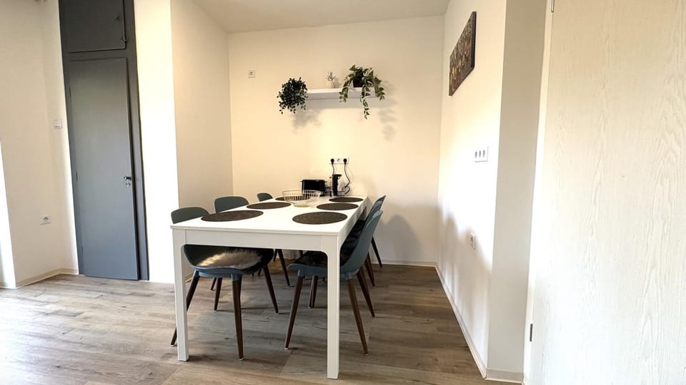 Dining area, Food, Food, Lunch, Lunch, Dinner, Dinner