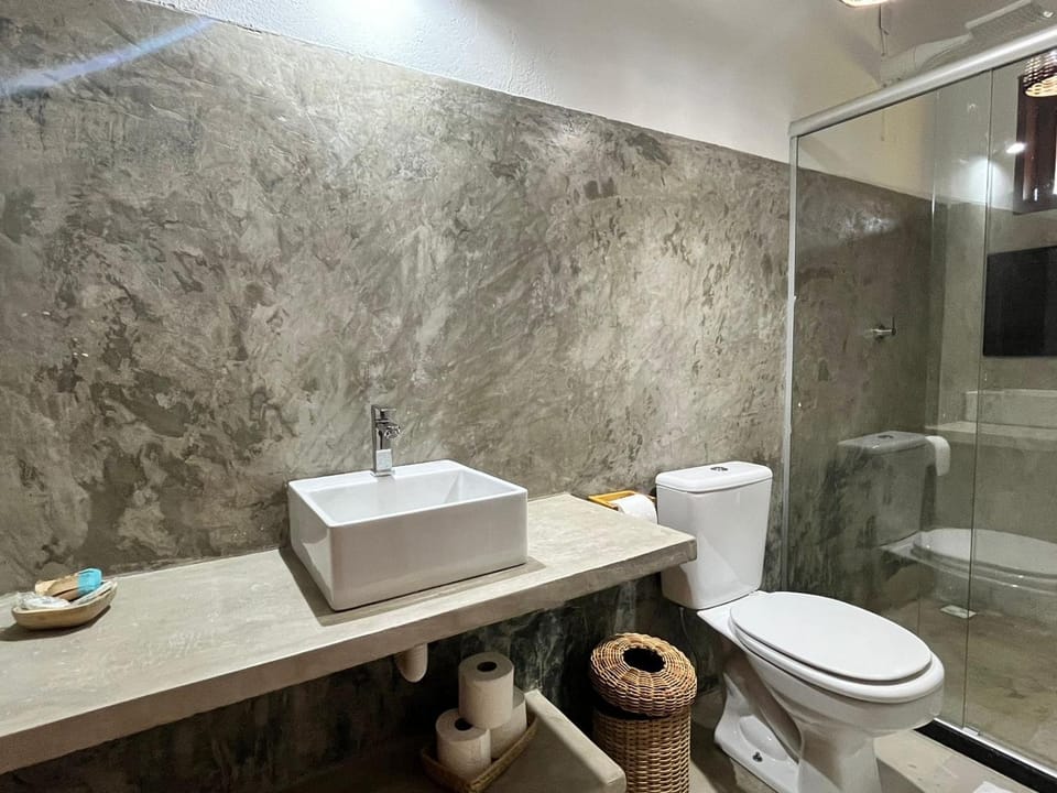 Shower, Toilet, Bathroom, towels