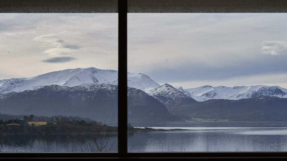 Mountain view, Sea view