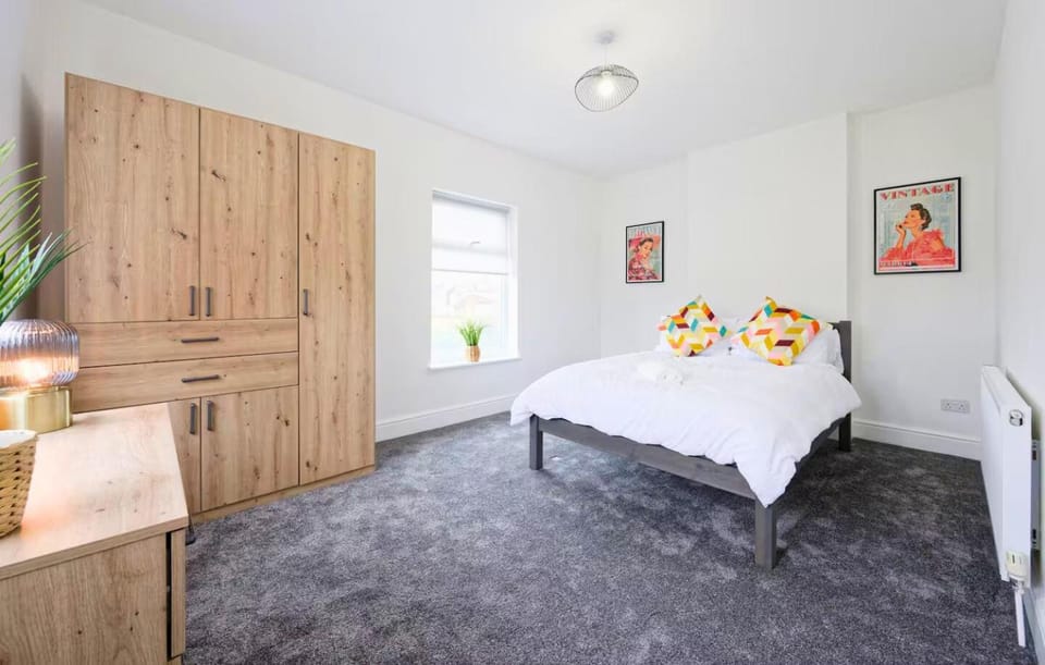 Bed, Photo of the whole room, Bedroom, wardrobe