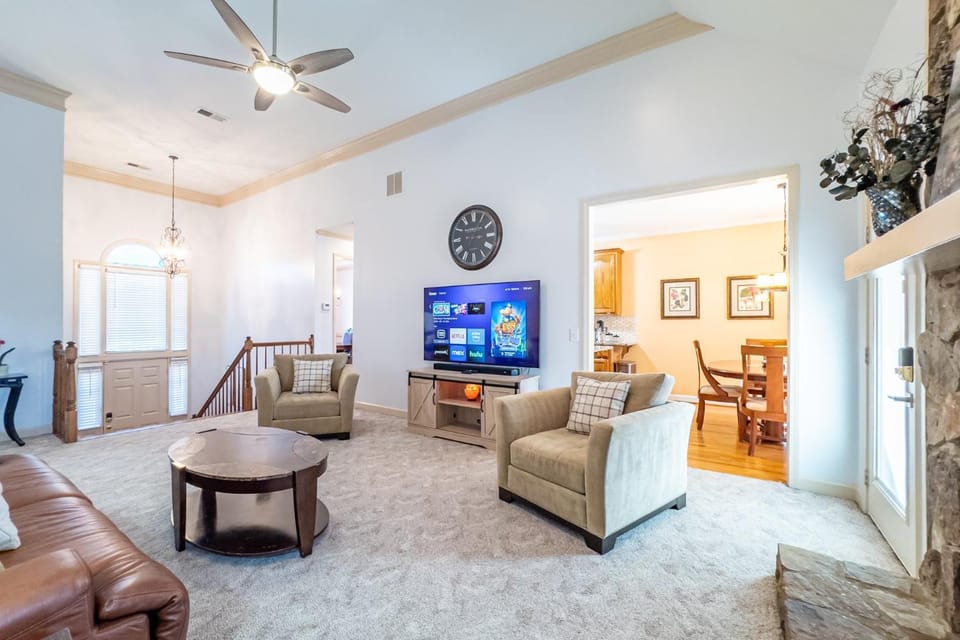 Bright & Airy Home Near Cartersville Attractions House in Cartersville