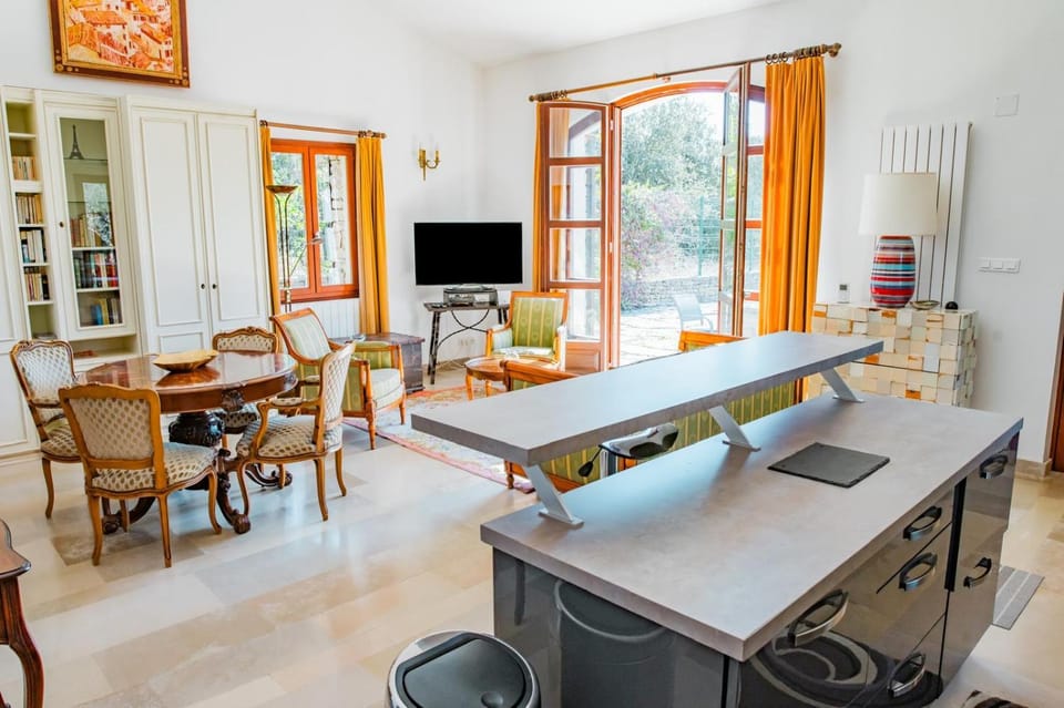 Living room, Dining area, kitchen