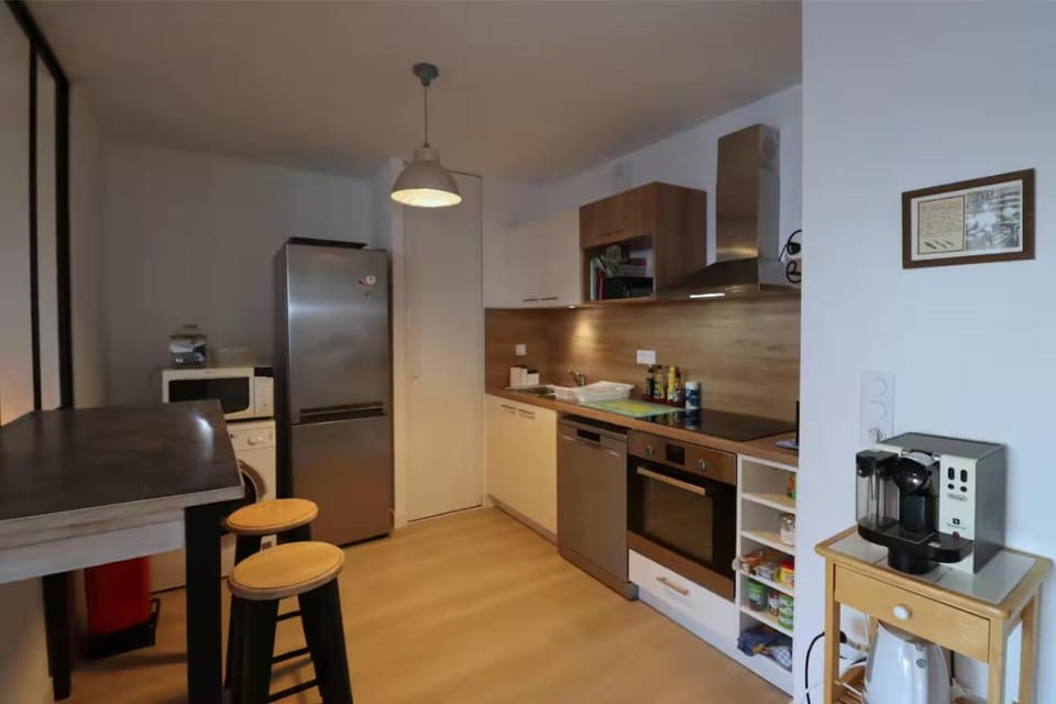 Coffee/tea facilities, microwave, oven, toaster, kitchen