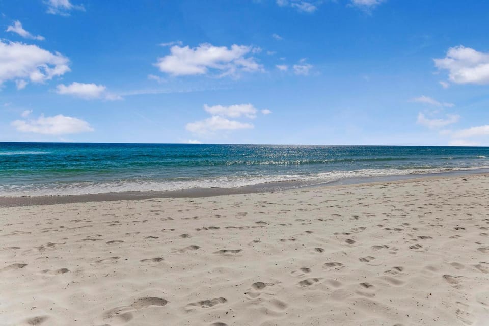 Westwind 802 by Vacation Homes Collection Apartment in West Beach