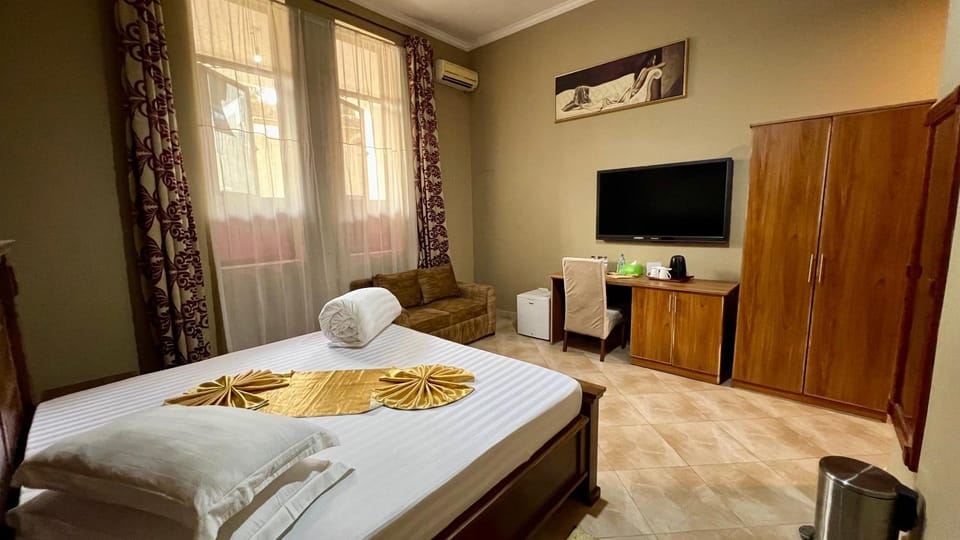Bed, TV and multimedia, Photo of the whole room, Bedroom, wardrobe