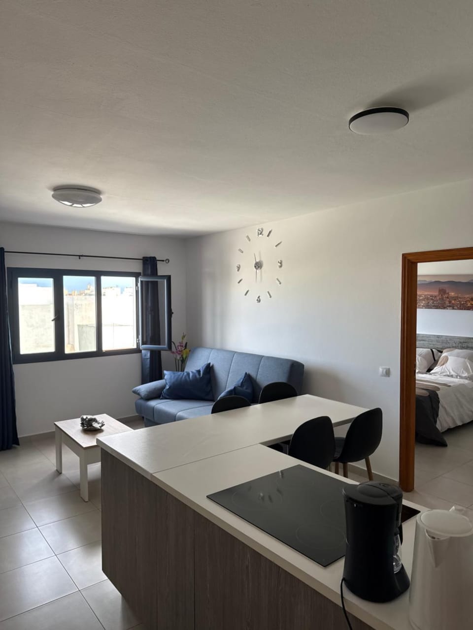 Kitchen or kitchenette, Living room, Seating area, Dining area, Bedroom