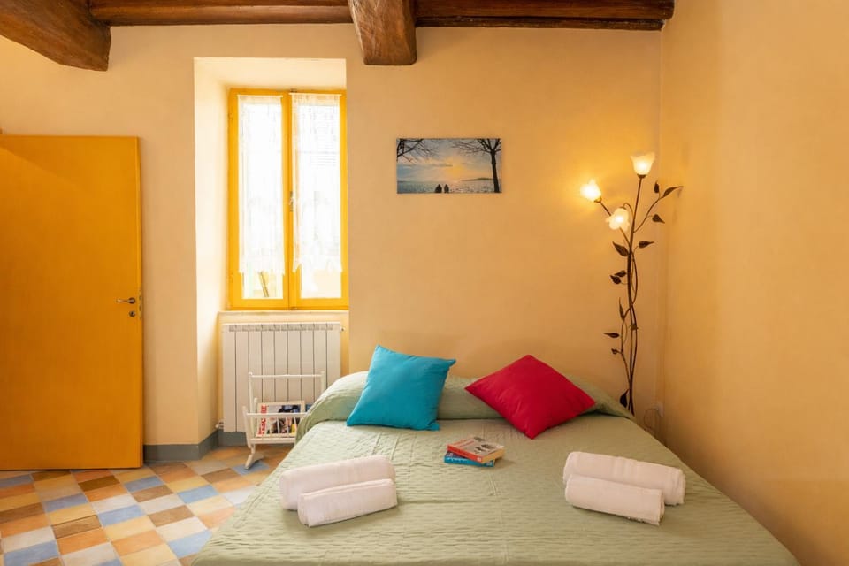 Bed, Bedroom, internet, towels