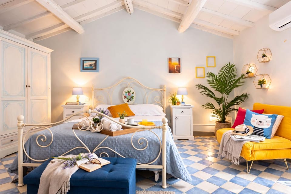 Bed, Photo of the whole room, Bedroom, towels, air conditioner