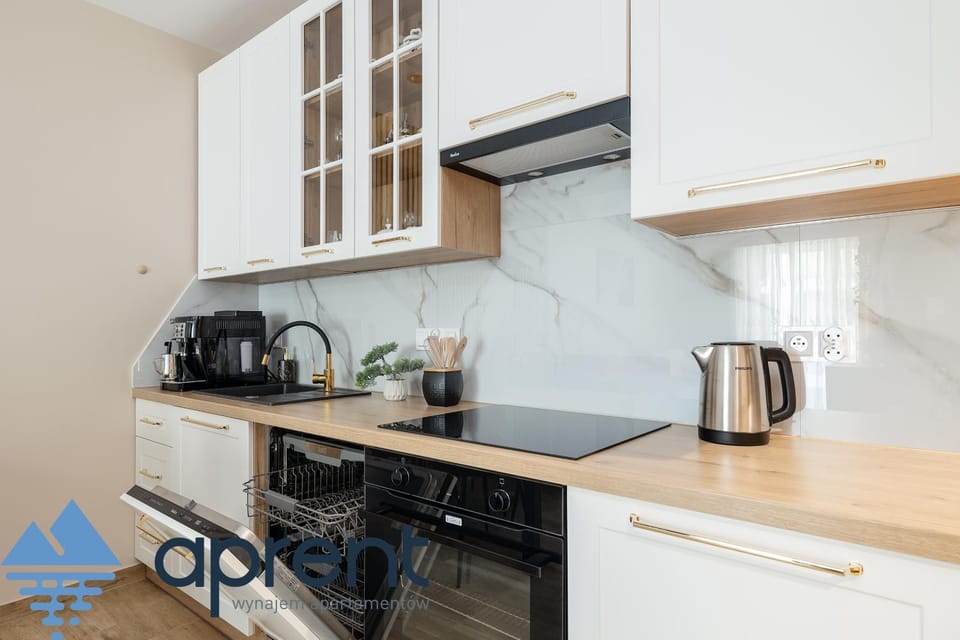 Coffee/tea facilities, Kitchen or kitchenette, dishwasher, stove