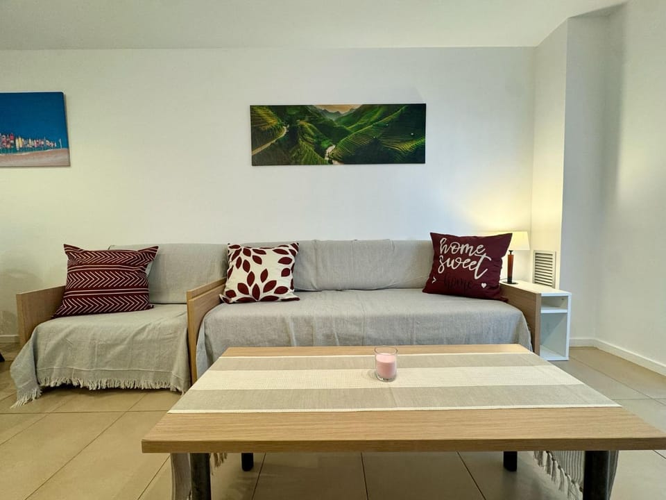 Bed, Living room