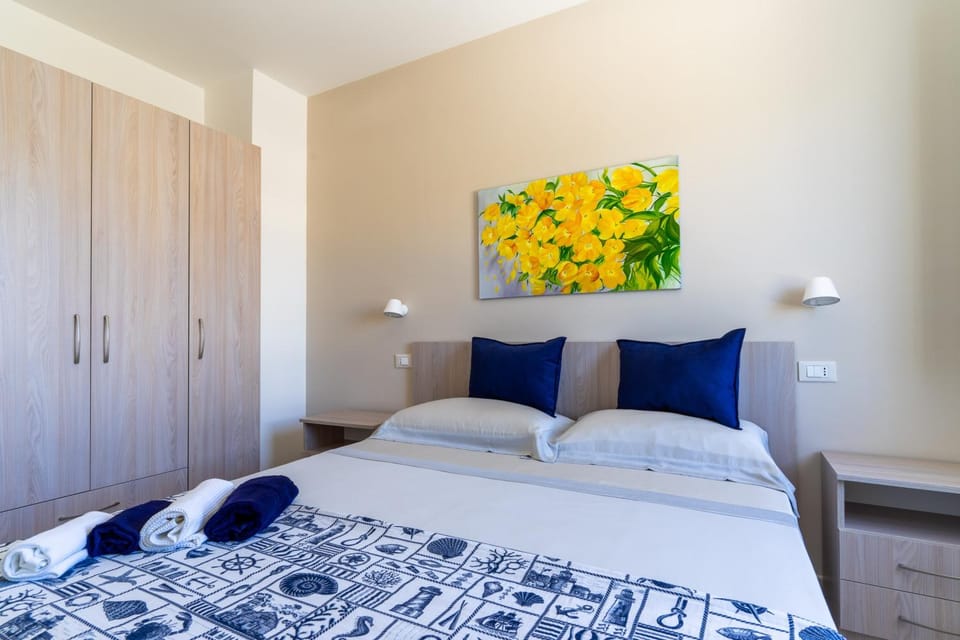 Bed, Photo of the whole room, Bedroom, towels, wardrobe