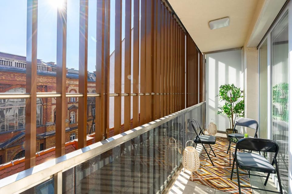 View (from property/room), Balcony/Terrace, City view, Landmark view