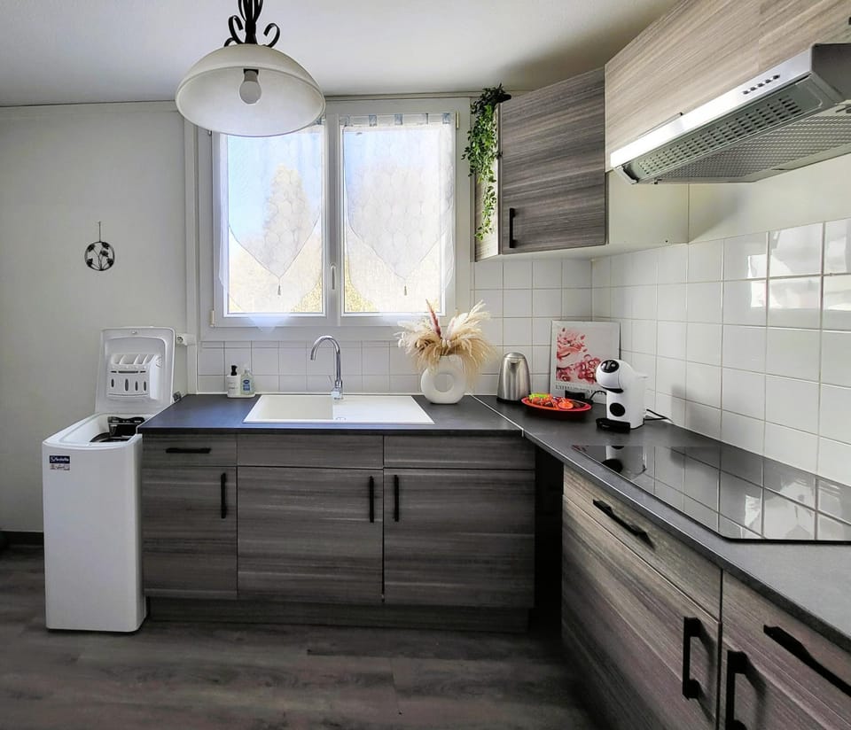 Coffee/tea facilities, stove, washing machine, kitchen