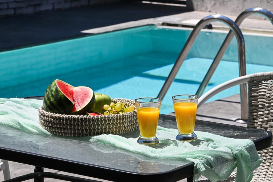 Day, Swimming pool