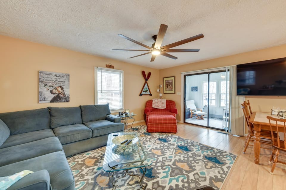 Deck & Lake Gaston Access: Dog-Friendly Getaway Apartment in Bracey