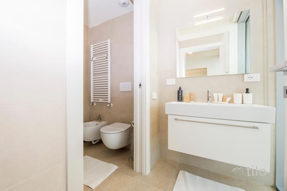 Shower, Toilet, Bathroom, Bath, towels