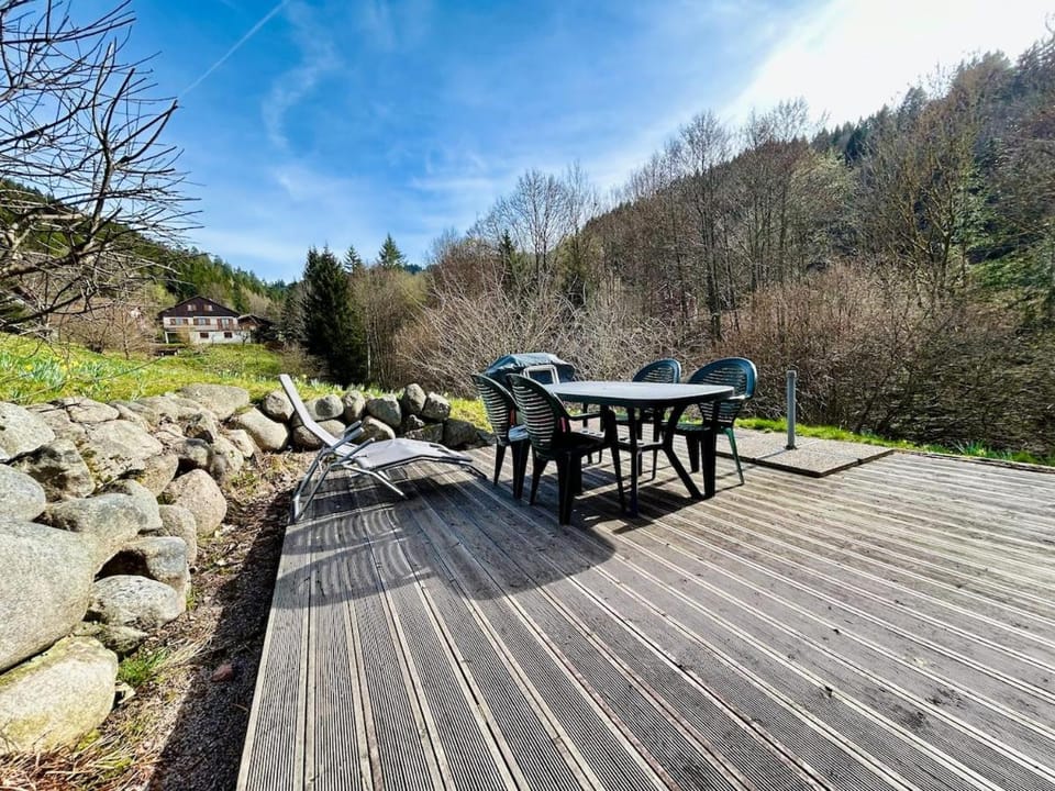 Spring, Day, Natural landscape, Dining area, Mountain view