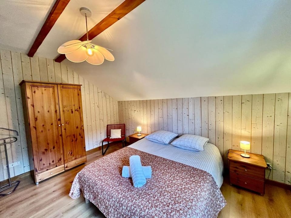 Bed, Photo of the whole room, Bedroom, wardrobe