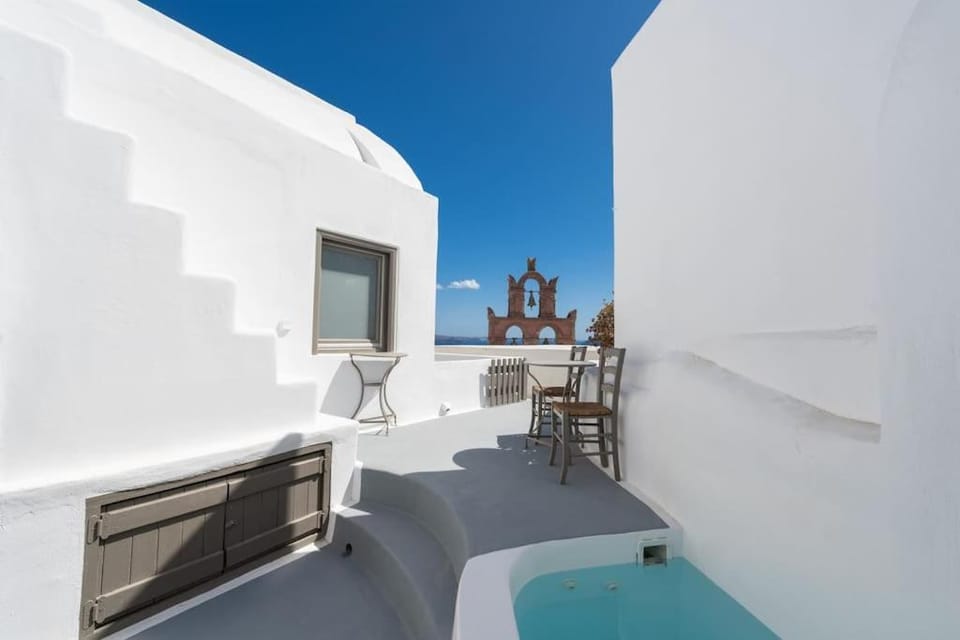 Astrea Suites "Ostria Cave Villa-outdoor Jacuzzi" Villa in Oia