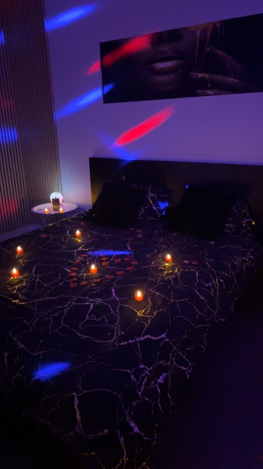 La home Gold Jacuzzi Apartment in Wallonia, Belgium