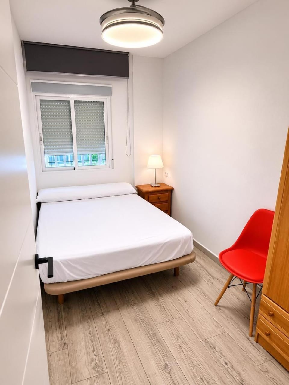 Photo of the whole room, Bedroom