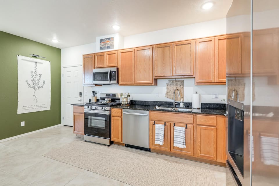 1 Mi to Dtwn Flagstaff: Condo w/ 2 Balconies! House in Flagstaff