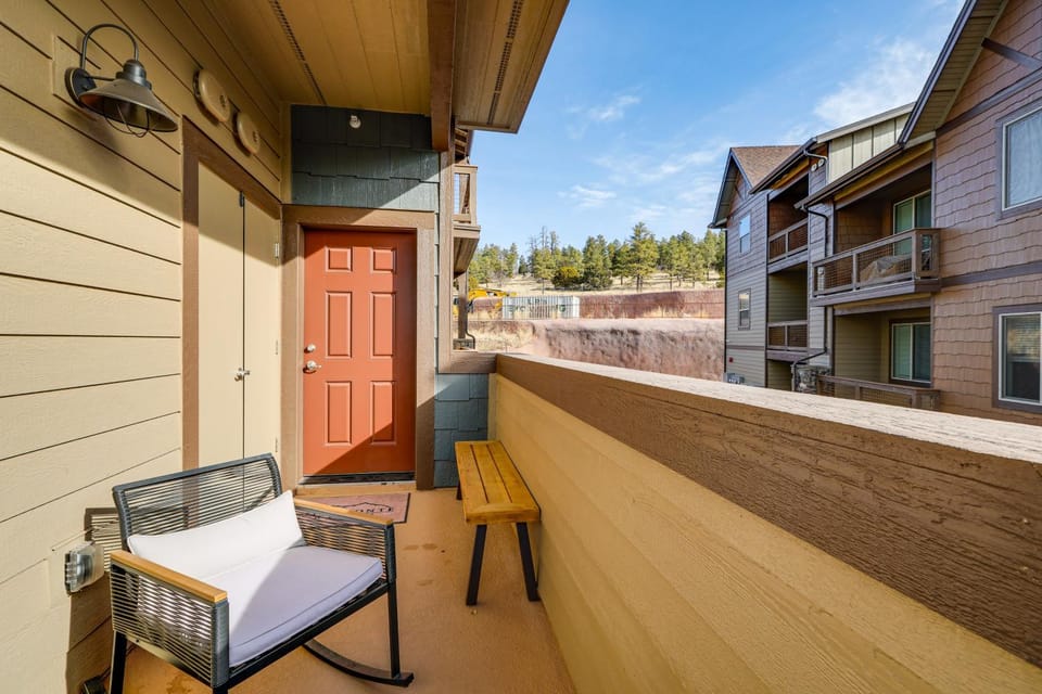 1 Mi to Dtwn Flagstaff: Condo w/ 2 Balconies! House in Flagstaff