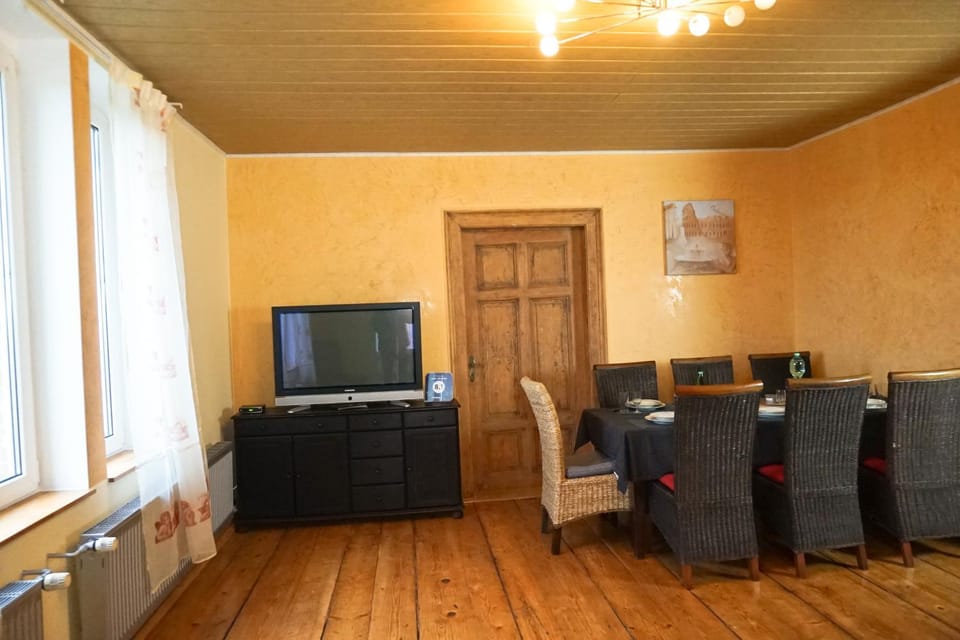 TV and multimedia, Living room, Dining area