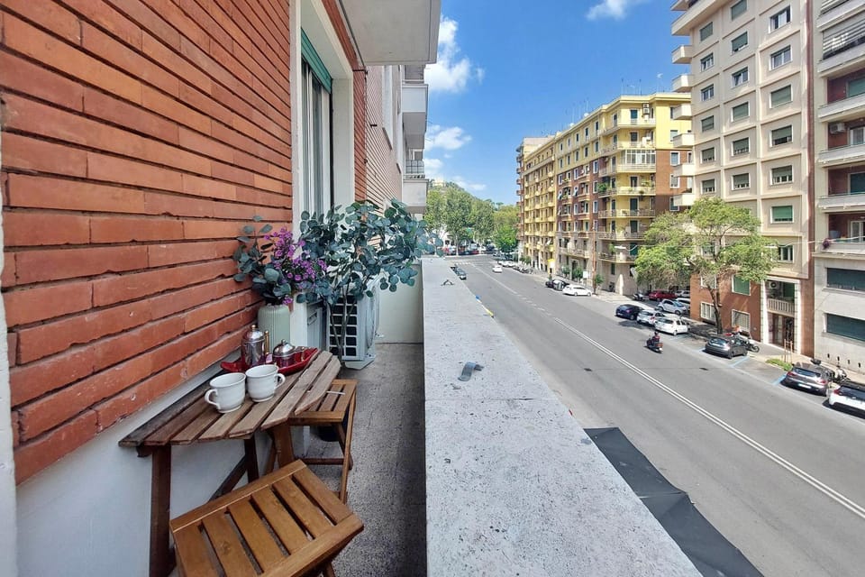 View (from property/room), Balcony/Terrace, City view, Street view