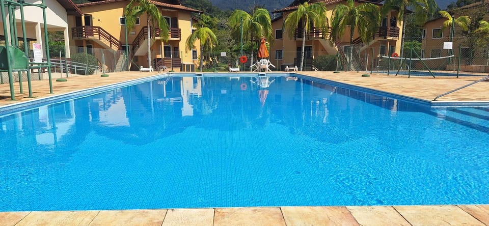 Swimming pool, sunbed