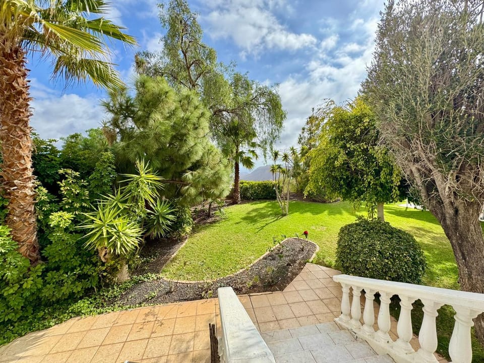 Garden, Garden, Balcony/Terrace, Garden view, Sea view