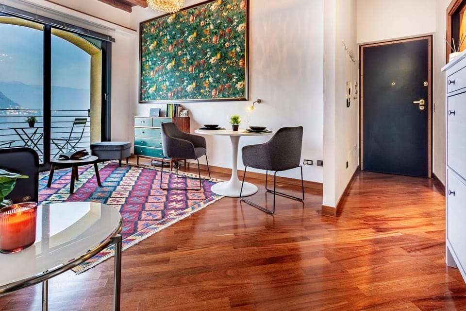 Living room, Lunch