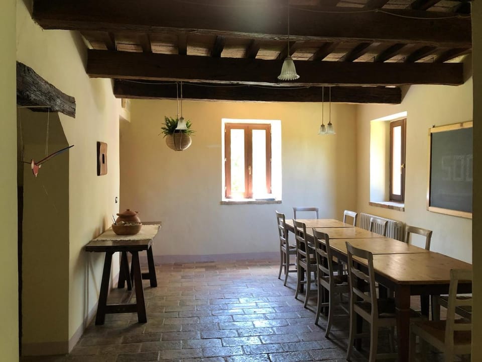 Restaurant/places to eat, Dining area